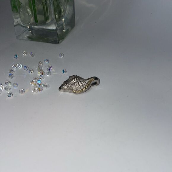 Na Hoku Sterling Silver Sea Shell Pendant with 18K Gold Trim & Mother of Pearl - Picture 6 of 10